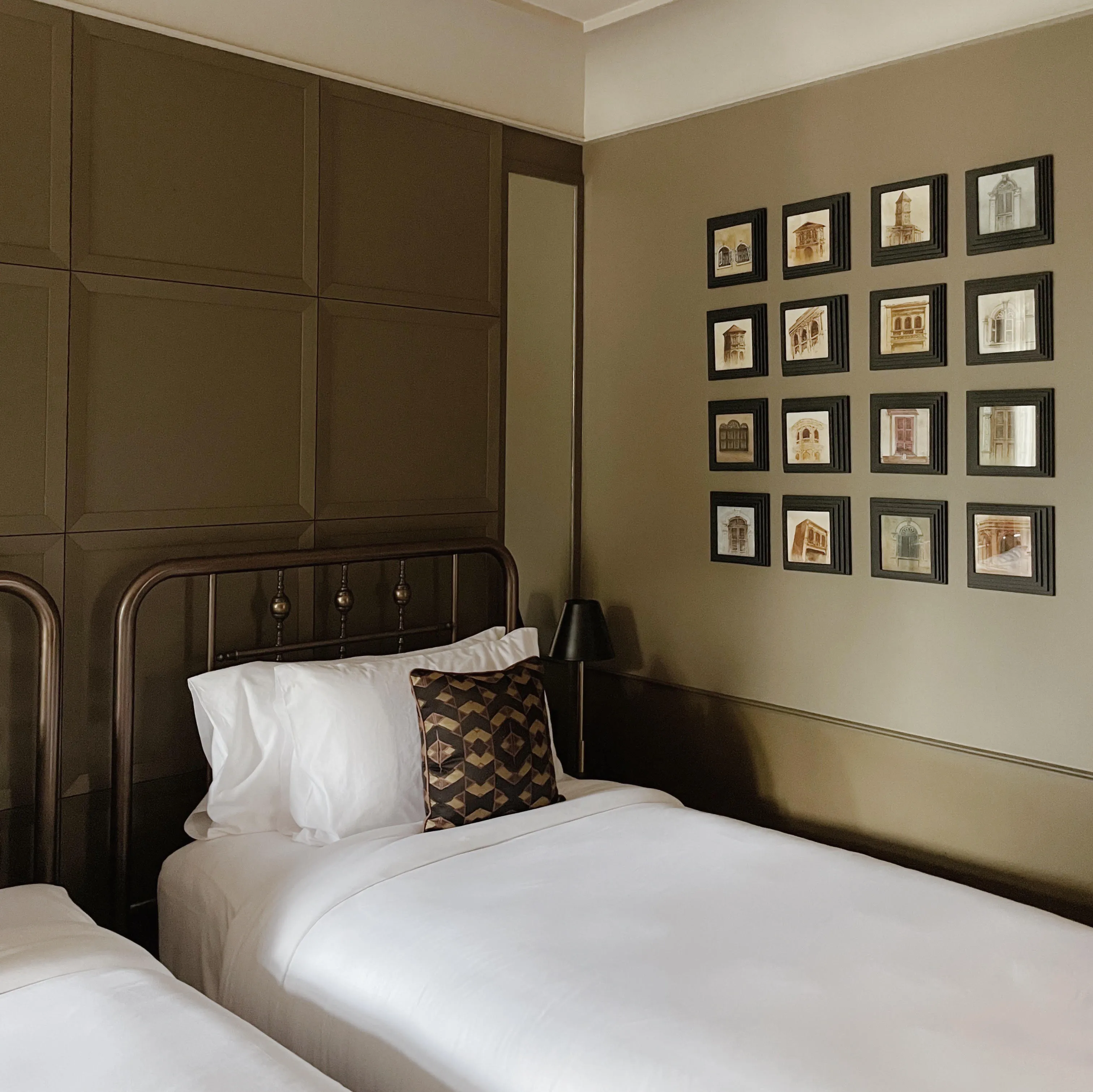 Brass Room | Twin & King Bed | 22 - 25 SQM