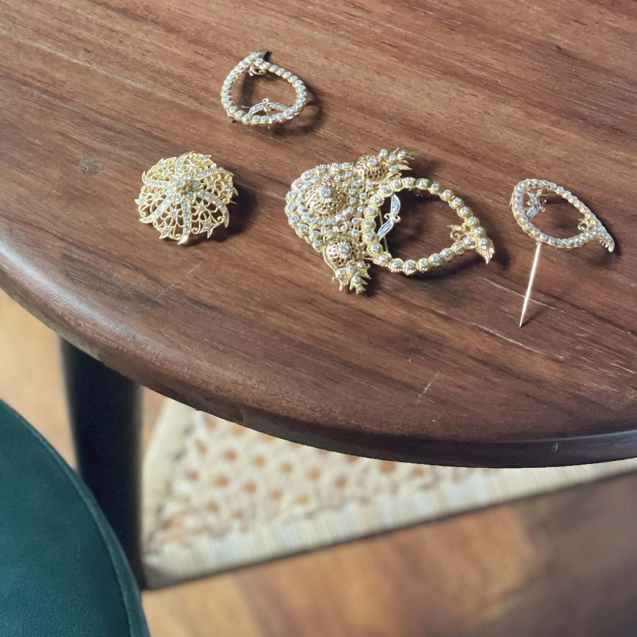 Decorative accent for Verdigris shade section